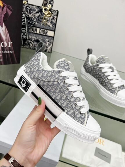 Dior Big tongue skate sneakers Women size: 35-41 men size: 39-45 note shoes size when you fill shipping address