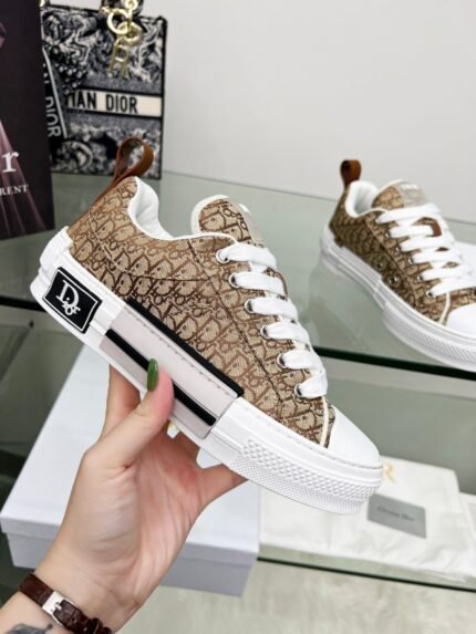 Dior Big tongue skate sneakers Women size: 35-41 men size: 39-45 note shoes size when you fill shipping address