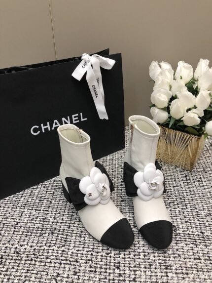 Chanel 23K Autumn/Winter camellia boots size: 35-39 (40.41 can be customized) note shoes size when you fill shipping address