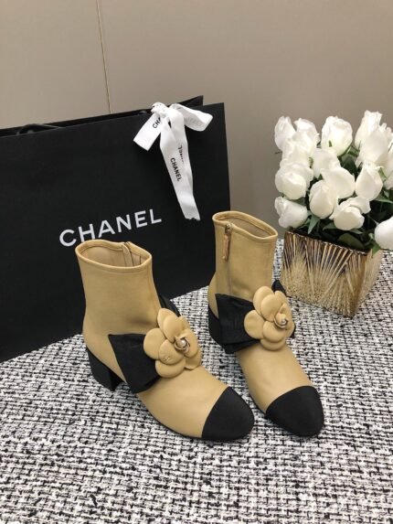 Chanel 23K Autumn/Winter camellia boots size: 35-39 (40.41 can be customized) note shoes size when you fill shipping address