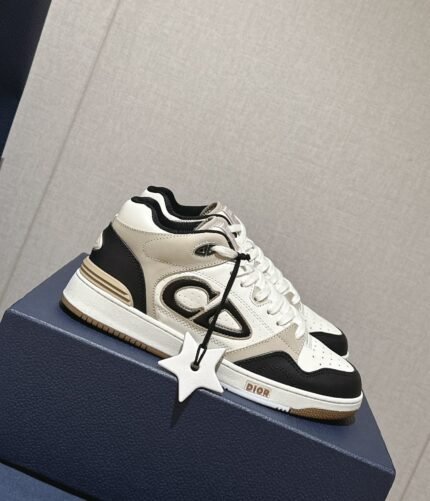 Dior B57 mid-top casual shoes size: Women 35-40. Men 39-45 note shoes size when you fill shipping address