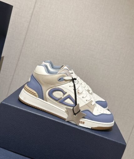 Dior B57 mid-top casual shoes size: Women 35-40. Men 39-45 note shoes size when you fill shipping address