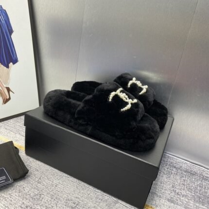Chanel 23 new wool-drag thick sole wool slippers size: :35-40 note shoes size when you fill shipping address